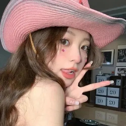 某天后之女晒豪宅名表，人设崩塌，前后半年持续发酵